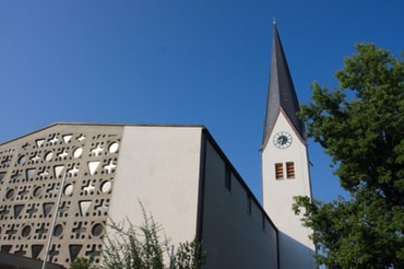 Kath Kirche Hl. Blut Grpßkaro